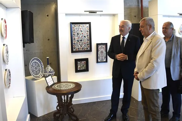 Osmangazi’de “Emeklilikten Bugüne Çini Sergisi” açıldı