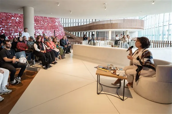 Türk Telekom Darülaceze sakinleri ile ‎ Hülya Koçyiğit’i AKM’de buluşturdu