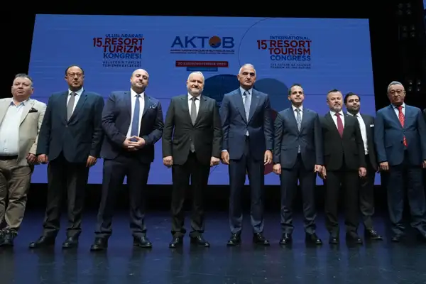 Bakan Ersoy, Uluslararası Resort Turizm Kongresi'ne katıldı