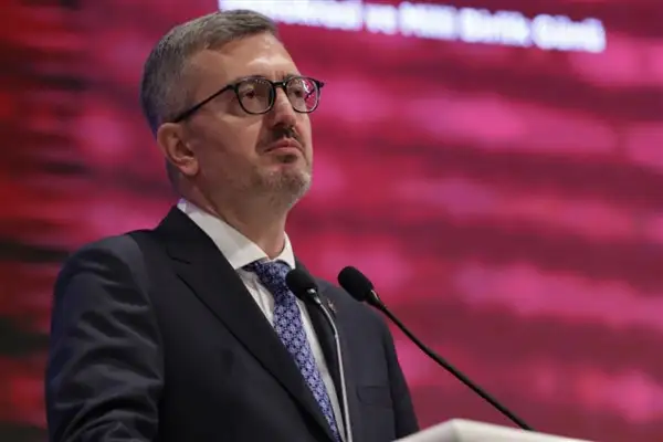 Duran, altın madalya kazanan Eray Şamdan'ı tebrik etti