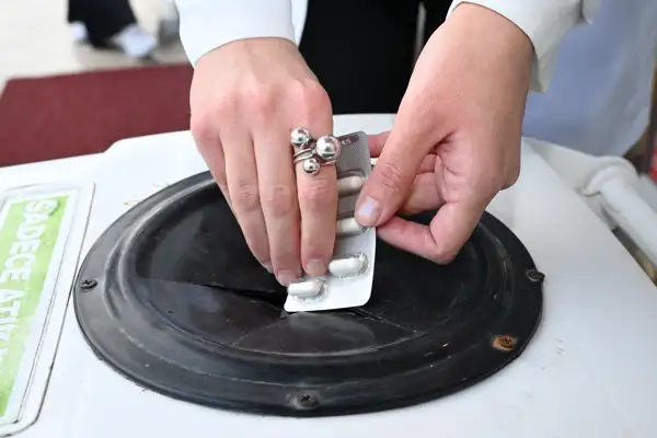 Manisa'da atık ilaçlar çevreyi kirletmeden toplanacak