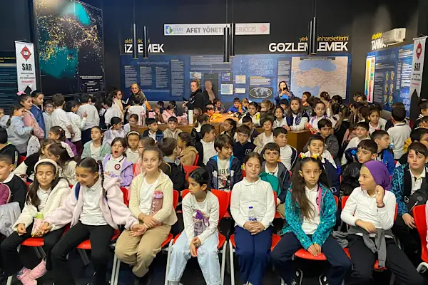 İzmit’te öğrencilere deprem farkındalığını simülasyonu