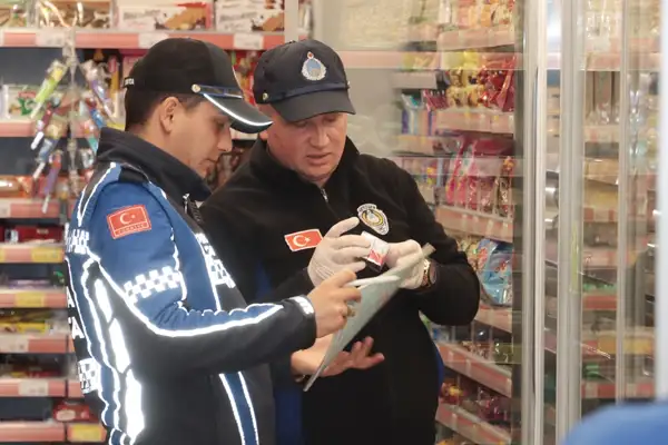 Yalova Belediyesi Zabıtasından market denetimi