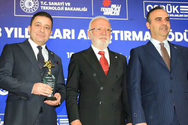 Kayseri OSB Başkanı Yalçın’a Sanayi ve Teknoloji Bakanı Kacır’dan ödül
