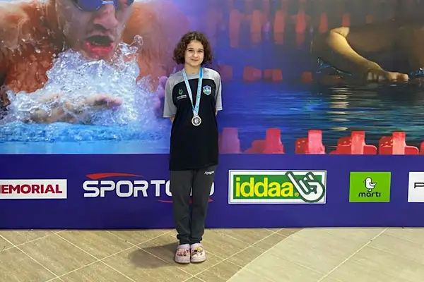 Çayırovalı yüzücü Trabzon’dan 4 madalya ile döndü