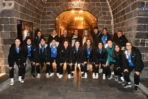 Siverek Belediyesi'nden Ağrı Kadın Futbol Takımı'na destek