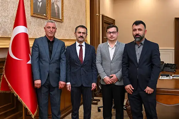 Kocaeli Kartepe Giresunlular Derneği heyeti, Kocaeli Valisi Aktaş’ı ziyaret etti